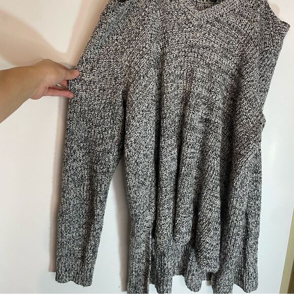 5 for $25🔥Torrid Knit Cold Shoulder Sweater Tunic Size 2/ 2X - Picture 6 of 7